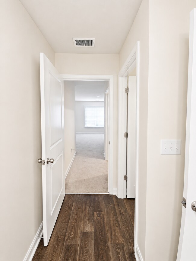 Building Photo - Beautiful 3 Bedroom Home with a Fenced Backyard