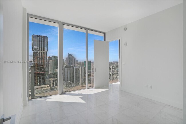 Building Photo - 700 NE 26th Terrace