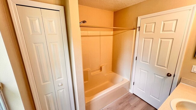 Building Photo - Huge!! 3 bedroom 2 bath in Deltona Lakes. ...