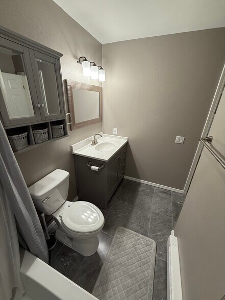 Building Photo - 609 Irwin St