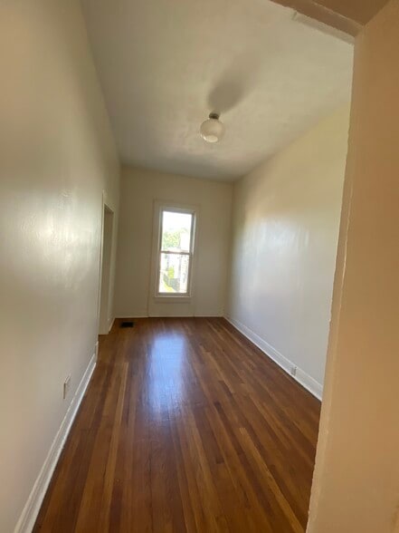 Small bedroom - 96 Maryland St