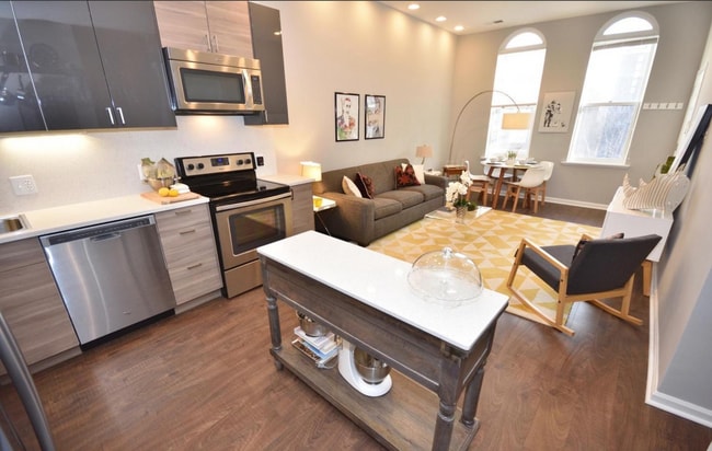 Building Photo - Spacious condo in Shaw/Mt.Vernon Square area