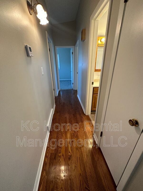Building Photo - 6006 N Howard Ave