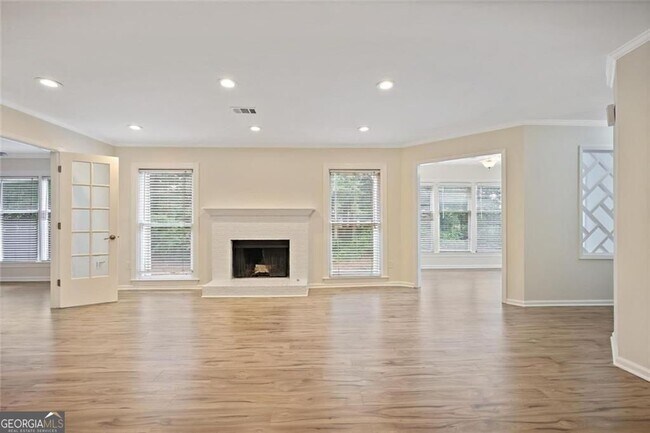 Building Photo - 911 Hollyfax Cir NE