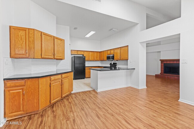 Building Photo - 10956 N 111th St