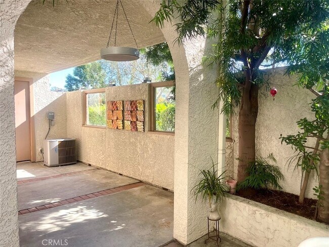 Building Photo - 26592 Las Palmas