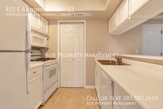 Building Photo - 875 E Arrowhead Ln