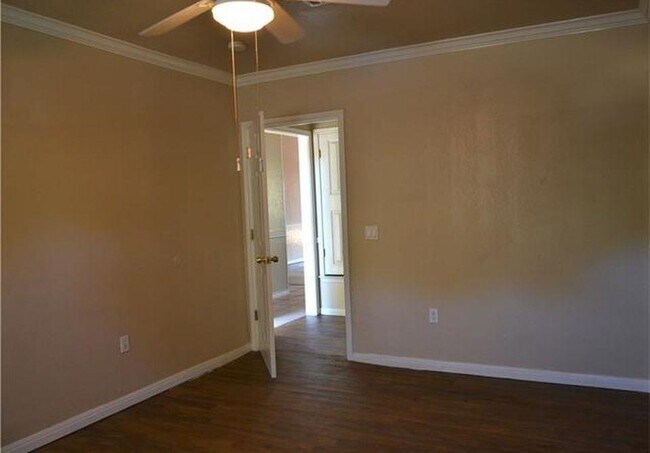 Building Photo - 609 Riverwood Dr