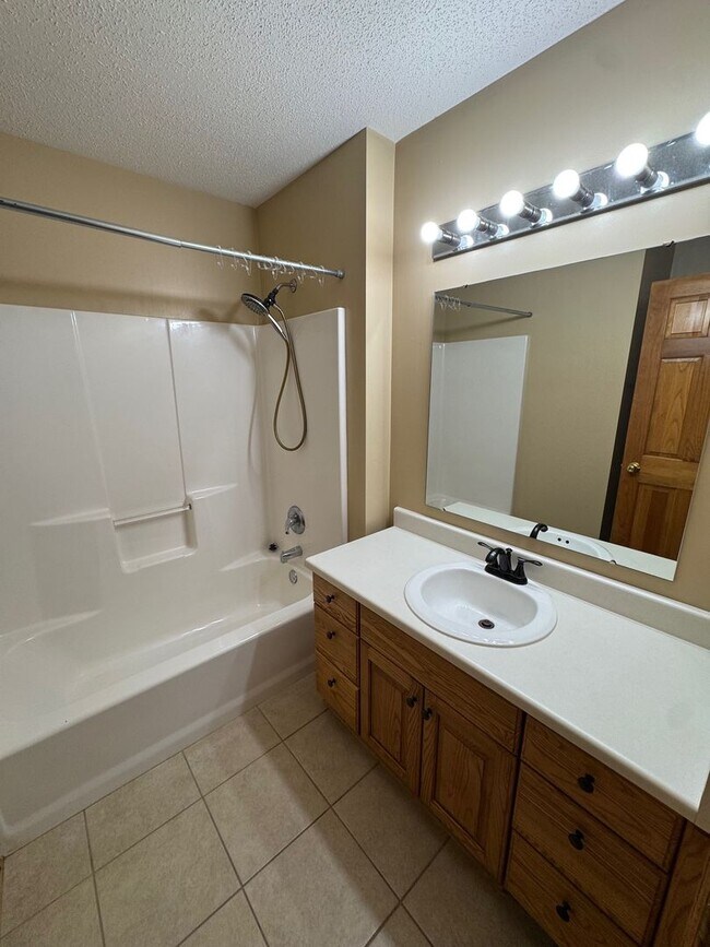 Building Photo - Its in Carroll School District!