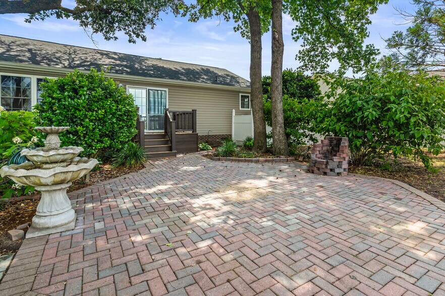 Building Photo - 257 Stone Throw Dr