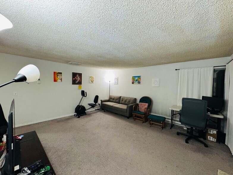 Primary Photo - 17106 NE 45th St