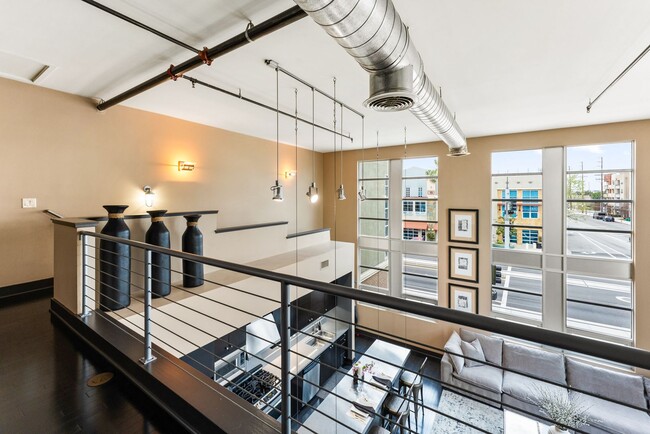 Building Photo - MOVE IN READY  Fully Furnished **Gorgeous ...
