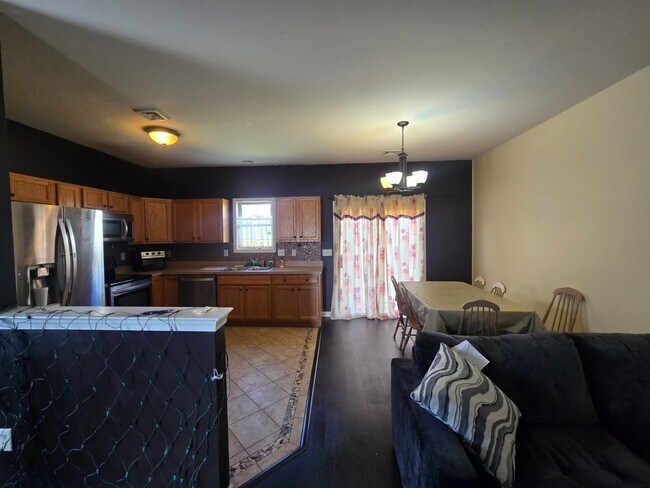 Building Photo - 7565 Stephen Dr