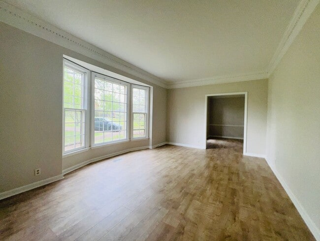 Building Photo - Newly Renovated Home on Quiet Neighborhood