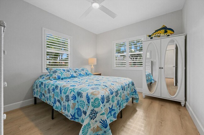 Building Photo - 611 N Palmway