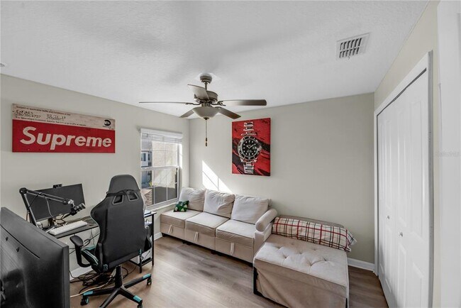 Building Photo - 736 Royal Empress Dr