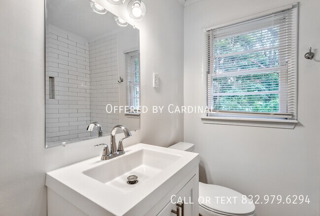 Building Photo - 3692 Bishops Bridge Rd