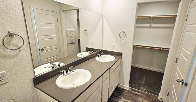 Building Photo - 915 Violet Heron St