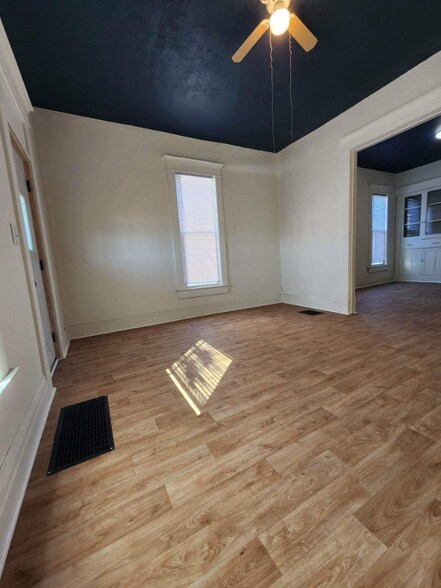 Building Photo - 21 Rose Ave