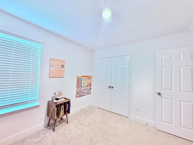 Building Photo - 513 Senca Pk