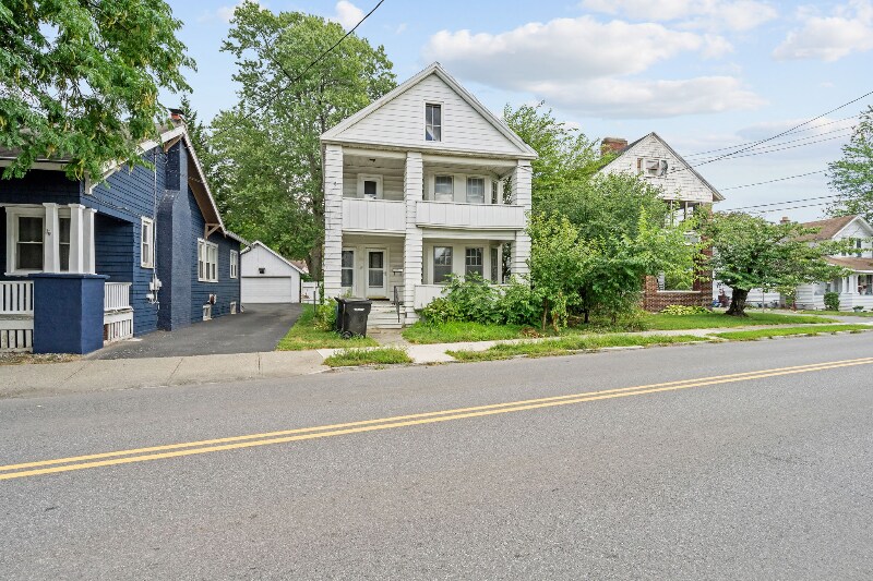 Building Photo - 22 N Lake Ave