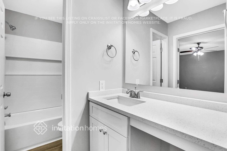 Building Photo - 5120 N Woodbridge Trail