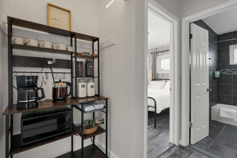 Building Photo - 3333 Dresden St