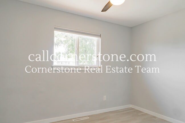 Building Photo - 935 Hayden Dr