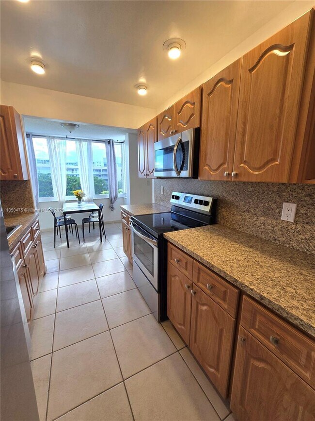 Building Photo - 250 180th Dr