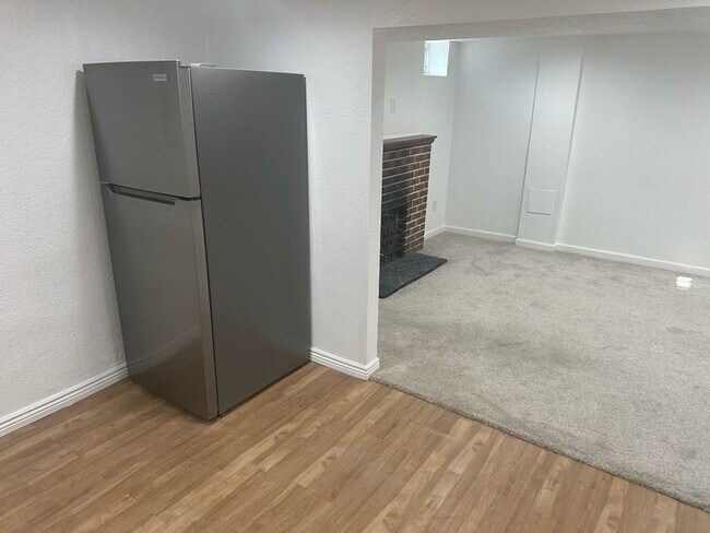 Building Photo - Wonderful updated basement apartment - Available 4/10/26