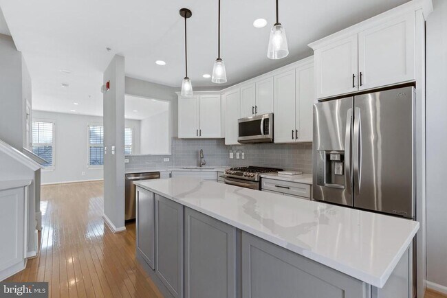Building Photo - 351 Livermore Ln