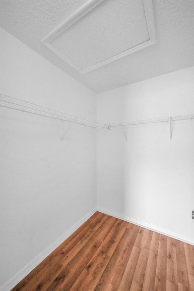 Building Photo - 446 SW S Quick Cir