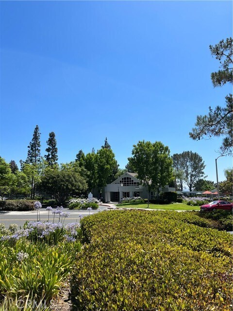 Building Photo - 7 Elmbrook