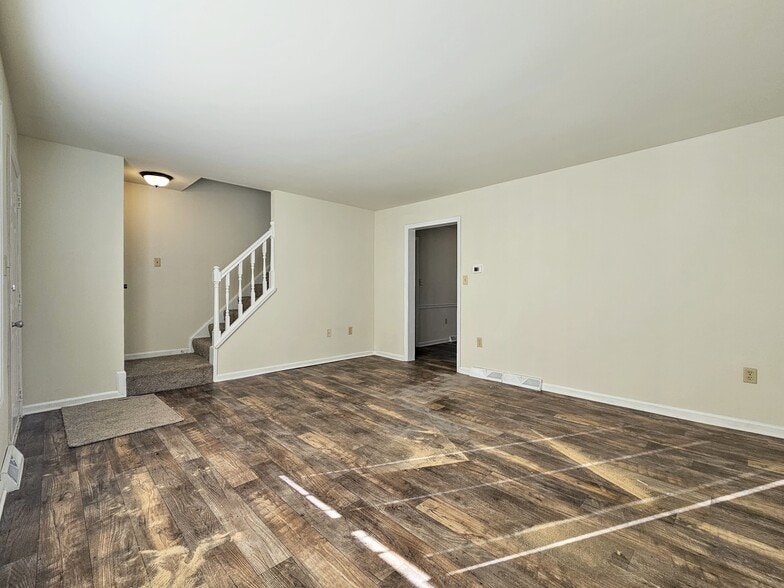 Building Photo - 137 Millview Ct