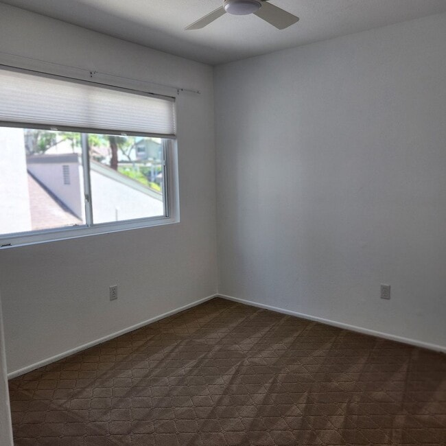 Building Photo - Tierrasanta 4 bedroom 2.5 bath townhouse w...