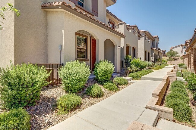 Building Photo - 73 Alamere Falls Dr