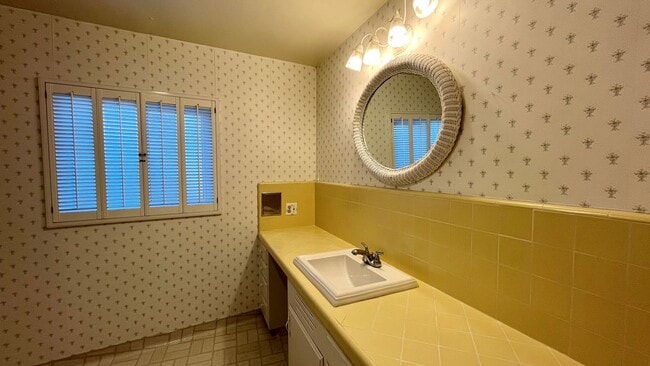 Building Photo - "The Rock" - 6 Bedroom House by Cal Poly