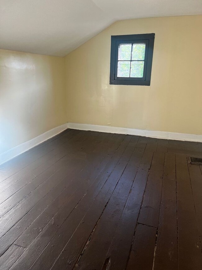 Building Photo - 3 bedroom house