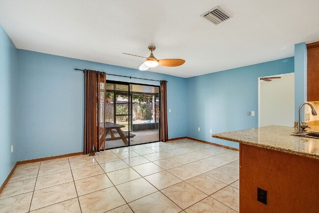 Building Photo - Beautifully updated Pool Home