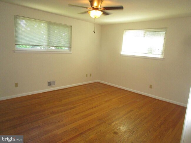 Building Photo - 5606 Devon Ct