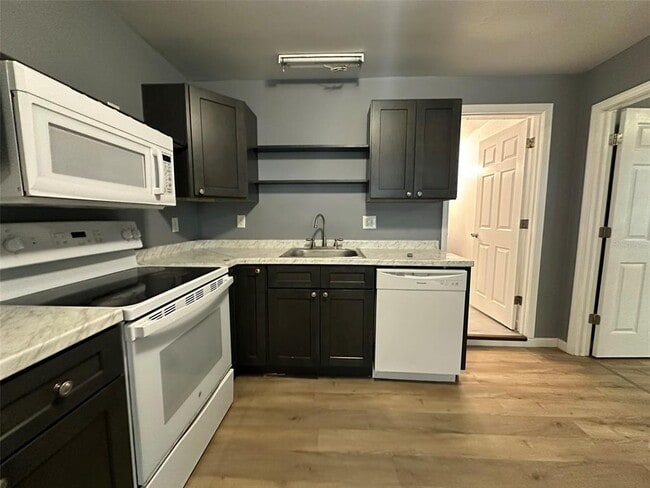 Building Photo - 655 NE Waldo Rd