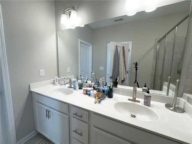 Building Photo - 3311 Park Pointe Cir