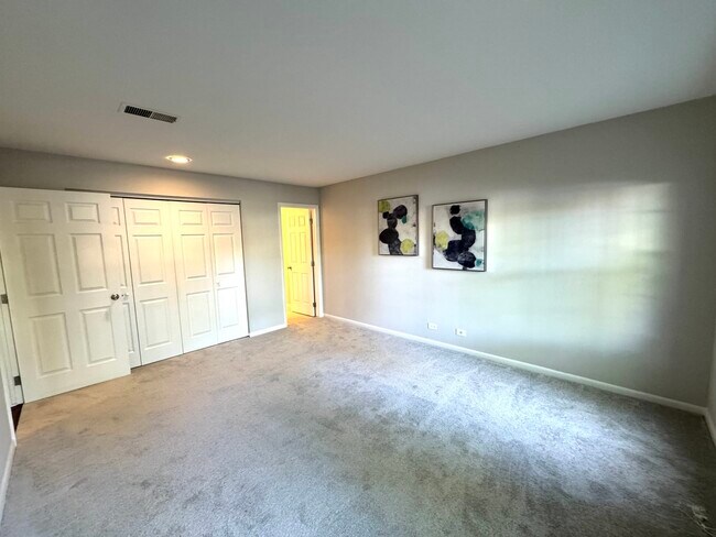 Building Photo - 520 Shorely Dr