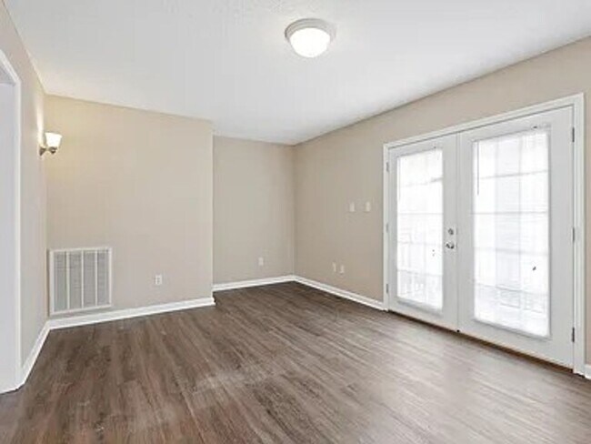 Building Photo - 3 Bedroom 2 Bath House