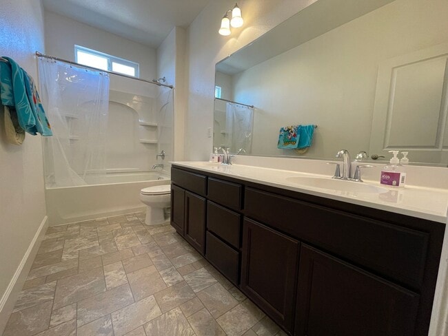 Building Photo - Southtown Home
