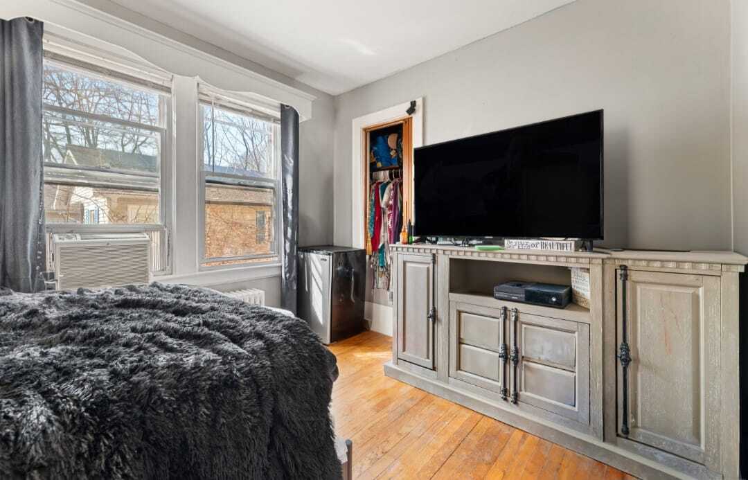 Building Photo - 116 Hillside Ave