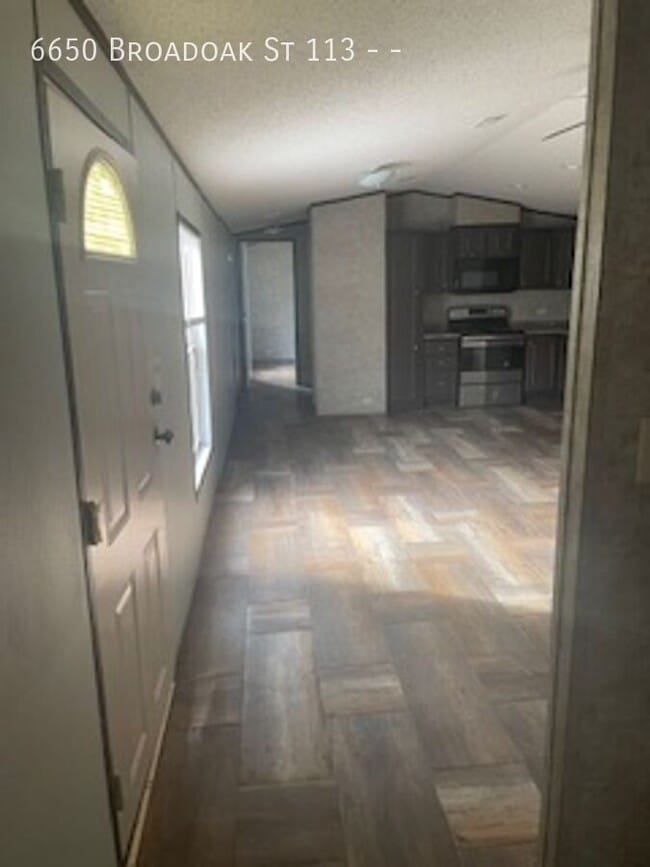 Building Photo - 6650 Broadoak St