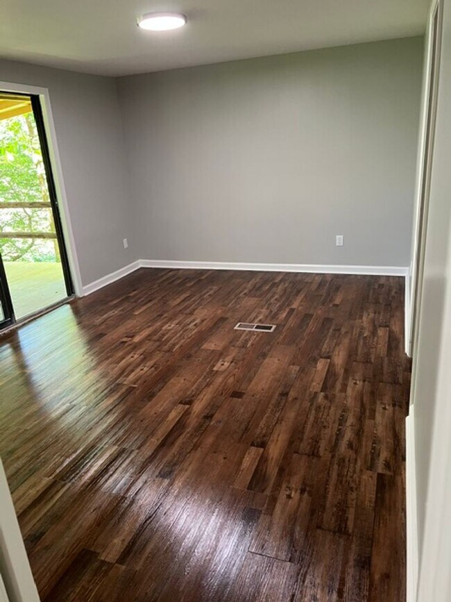 Building Photo - Renovated 3 Bedroom 2 Bath Home for Rent!!