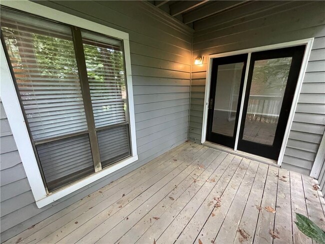 Building Photo - 423 Warm Springs Cir