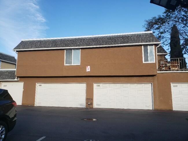 Building Photo - 1123 Madera Ln